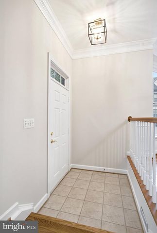 8908 ROYAL HANNAH LN, Fairfax, VA 22031