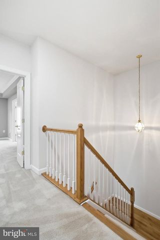 8908 ROYAL HANNAH LN, Fairfax, VA 22031