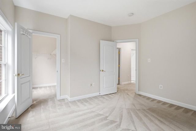 8908 ROYAL HANNAH LN, Fairfax, VA 22031