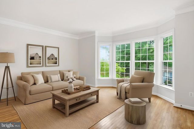 8908 ROYAL HANNAH LN, Fairfax, VA 22031