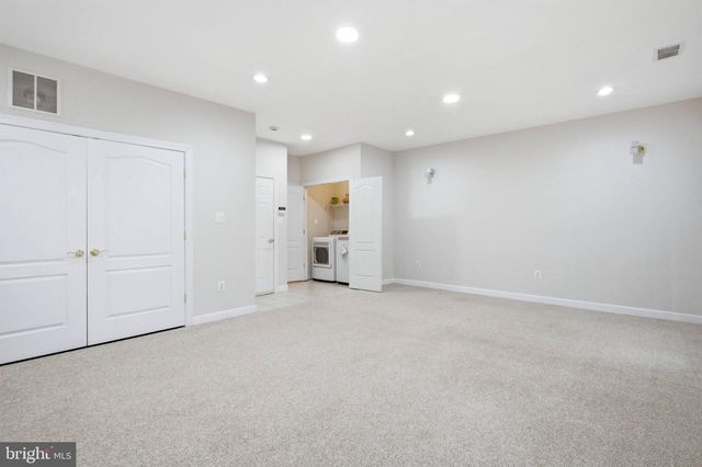 8908 ROYAL HANNAH LN, Fairfax, VA 22031