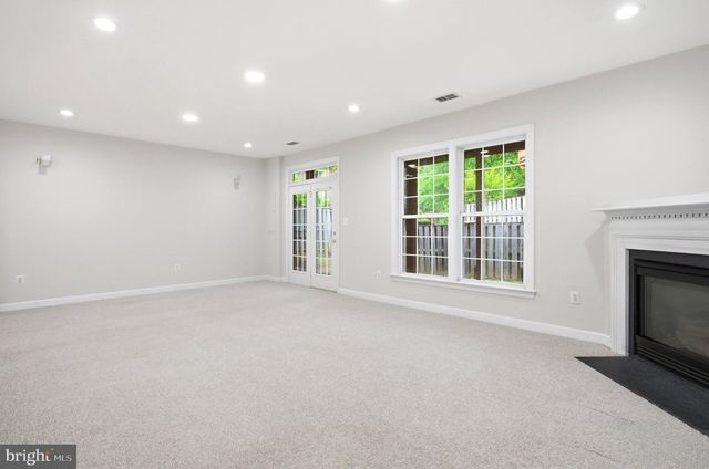 8908 ROYAL HANNAH LN, Fairfax, VA 22031