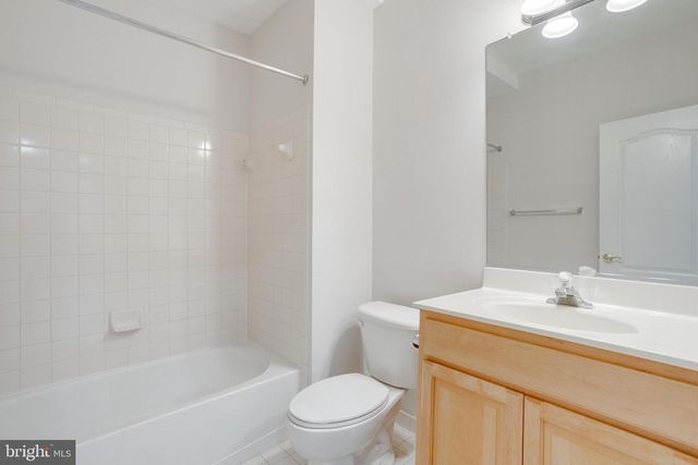 8908 ROYAL HANNAH LN, Fairfax, VA 22031