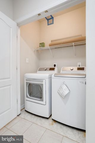 8908 ROYAL HANNAH LN, Fairfax, VA 22031