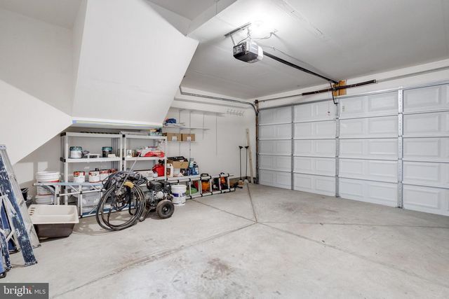 8908 ROYAL HANNAH LN, Fairfax, VA 22031
