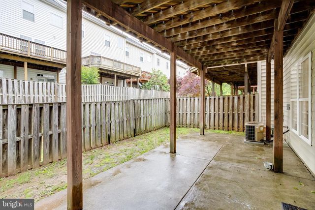8908 ROYAL HANNAH LN, Fairfax, VA 22031