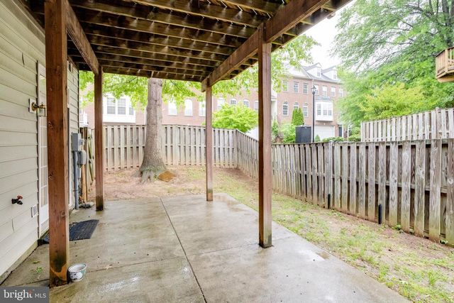 8908 ROYAL HANNAH LN, Fairfax, VA 22031