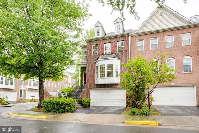 8908 ROYAL HANNAH LN, Fairfax, VA 22031