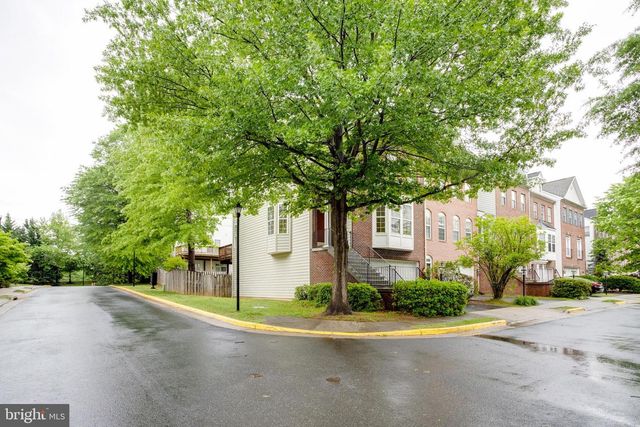 8908 ROYAL HANNAH LN, Fairfax, VA 22031