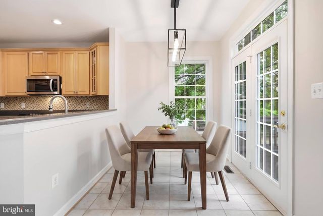 8908 ROYAL HANNAH LN, Fairfax, VA 22031
