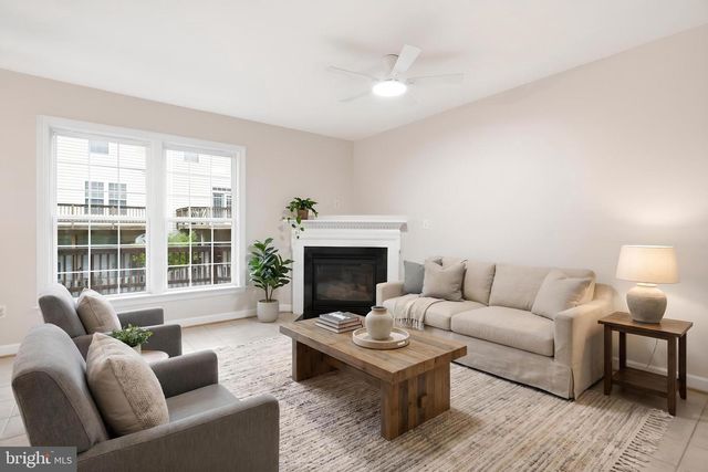 8908 ROYAL HANNAH LN, Fairfax, VA 22031