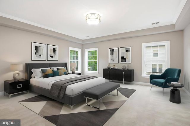8908 ROYAL HANNAH LN, Fairfax, VA 22031