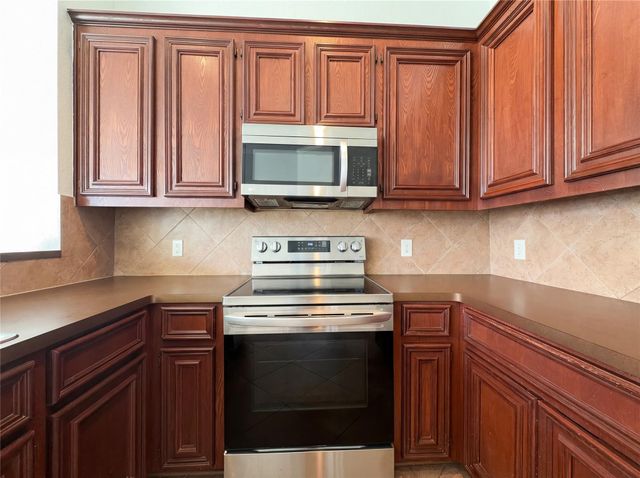 802 San Jacinto Circle, Baytown, TX 77521