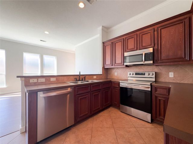 802 San Jacinto Circle, Baytown, TX 77521