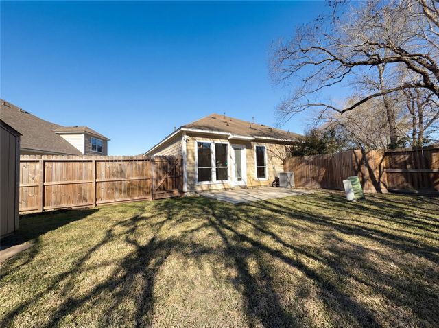 802 San Jacinto Circle, Baytown, TX 77521