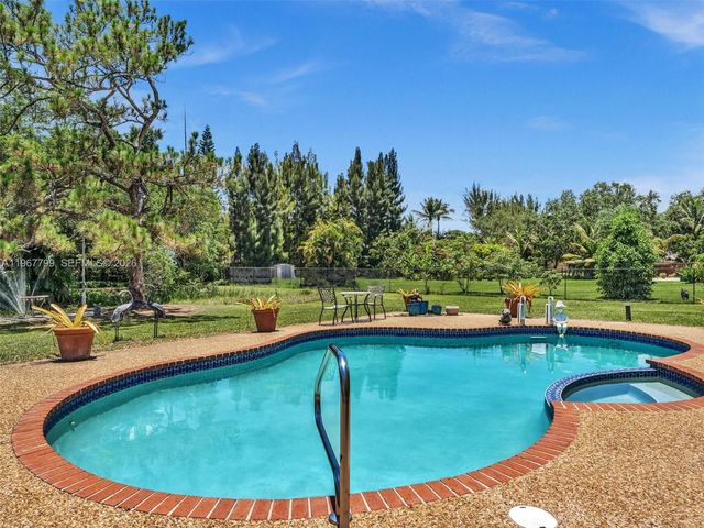 5310 SW 109th Avenue, Davie, FL 33328