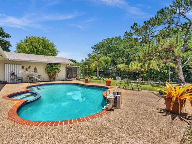 5310 SW 109th Avenue, Davie, FL 33328