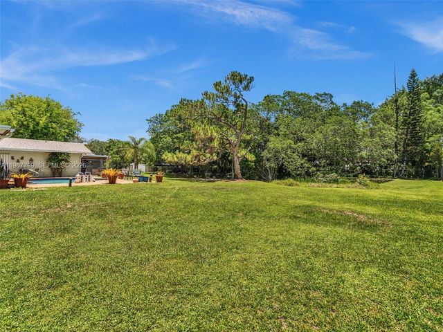 5310 SW 109th Avenue, Davie, FL 33328