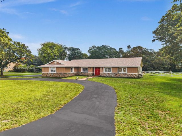5310 SW 109th Avenue, Davie, FL 33328