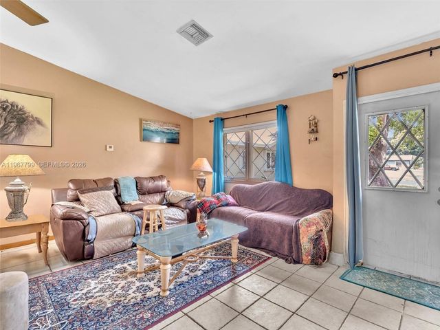 5310 SW 109th Avenue, Davie, FL 33328
