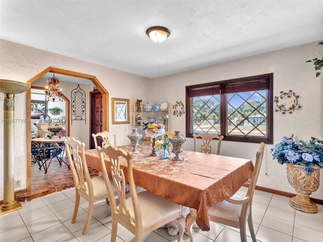 5310 SW 109th Avenue, Davie, FL 33328