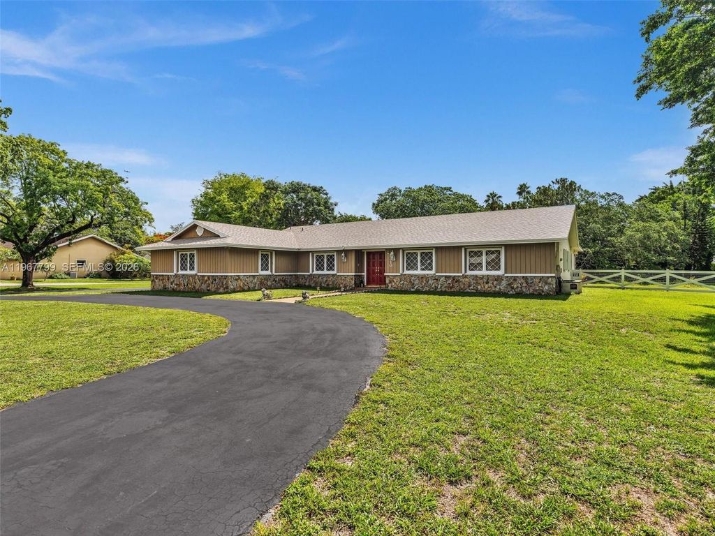 5310 SW 109th Avenue, Davie, FL 33328