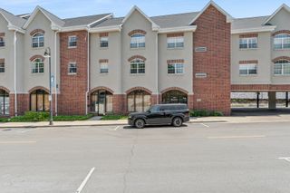 245 Burlington Avenue 203, Clarendon Hills, IL 60514