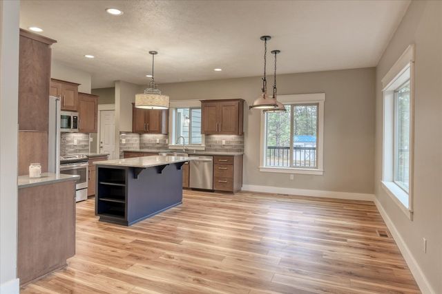 32103 N Perry Rd, Deer Park, WA 99006