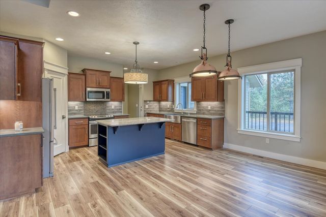 32103 N Perry Rd, Deer Park, WA 99006