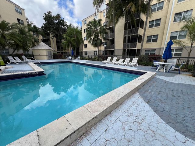 8373 Lake Dr 202, Doral, FL 33166