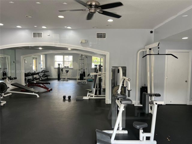 8373 Lake Dr 202, Doral, FL 33166