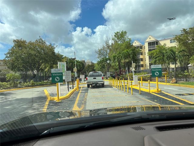 8373 Lake Dr 202, Doral, FL 33166