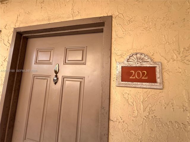 8373 Lake Dr 202, Doral, FL 33166