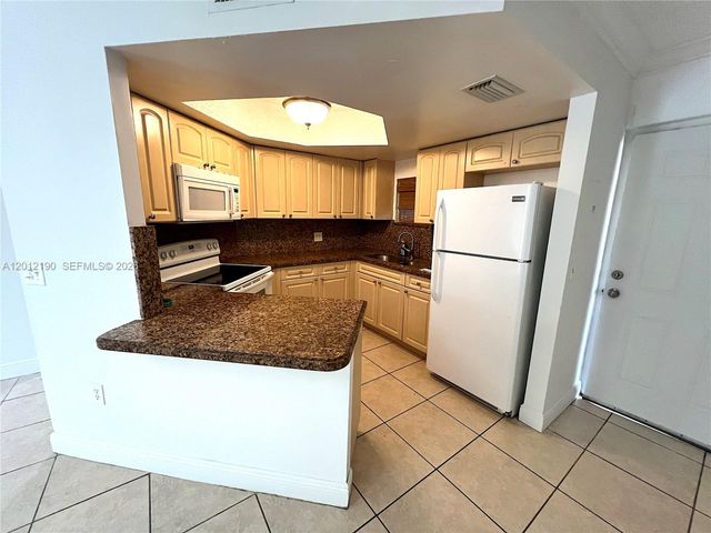 8373 Lake Dr 202, Doral, FL 33166