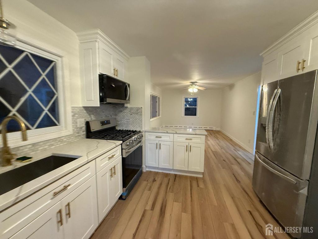 126 N Lakeside Drive, Piscataway, NJ 08854