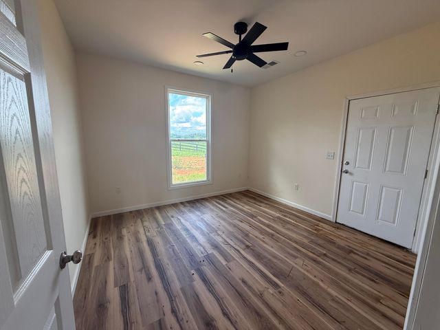 1615 White Road, Somerset, KY 42503