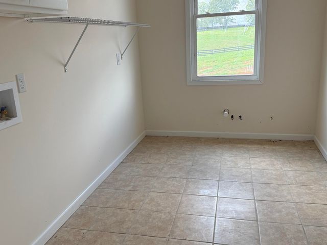 1615 White Road, Somerset, KY 42503