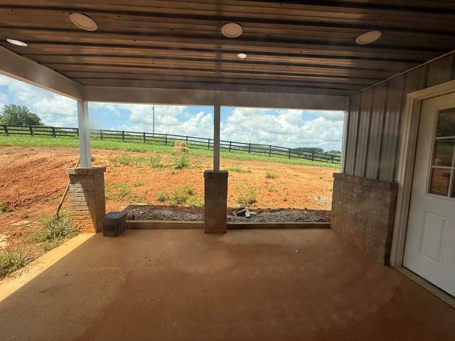 1615 White Road, Somerset, KY 42503