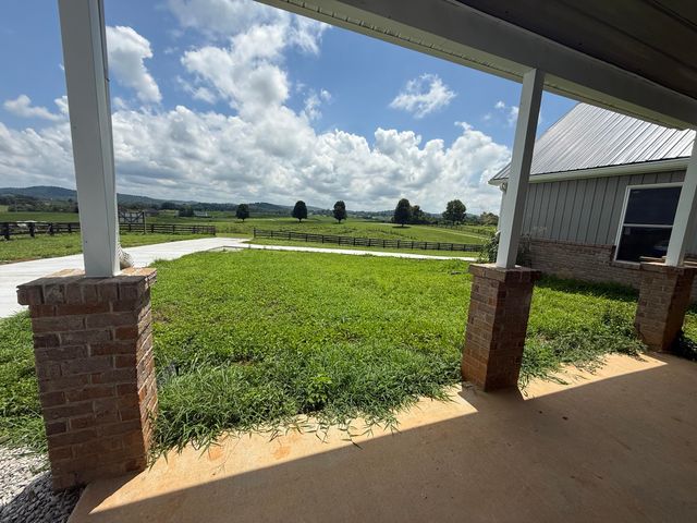 1615 White Road, Somerset, KY 42503
