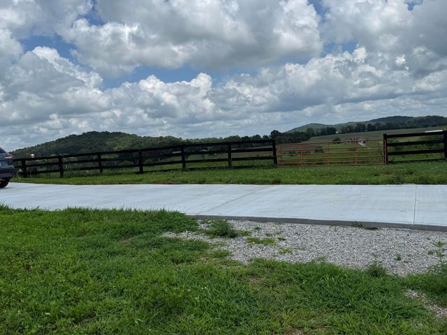 1615 White Road, Somerset, KY 42503