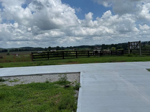 1615 White Road, Somerset, KY 42503