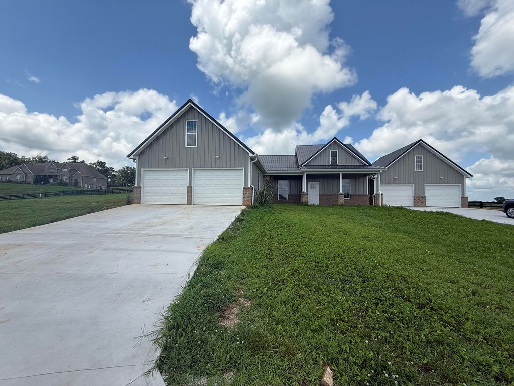 1615 White Road, Somerset, KY 42503