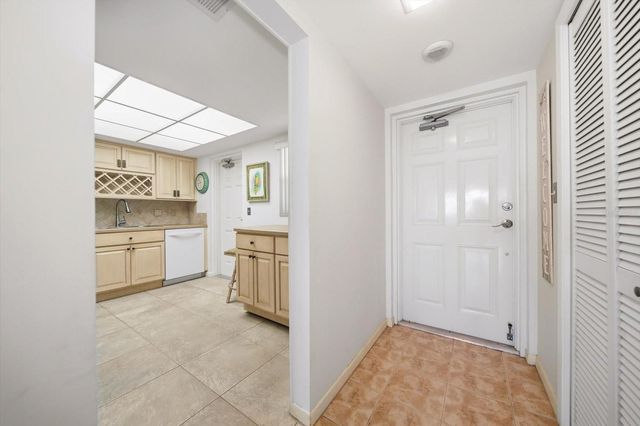 5108 BRITTANY DRIVE S 607, St Petersburg, FL 33715