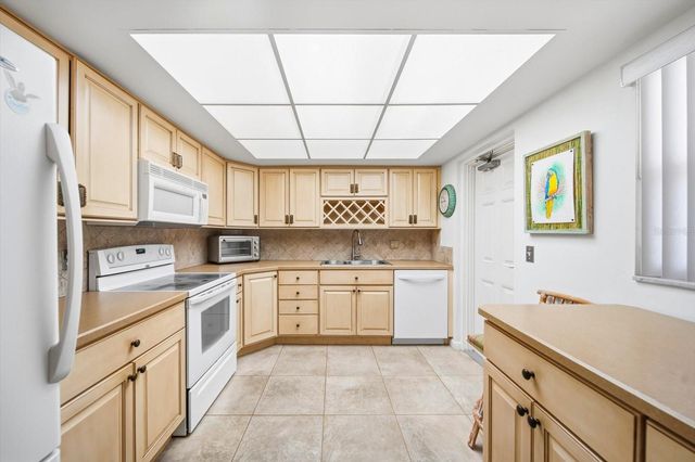 5108 BRITTANY DRIVE S 607, St Petersburg, FL 33715