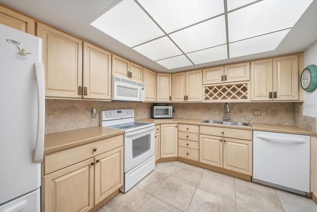5108 BRITTANY DRIVE S 607, St Petersburg, FL 33715