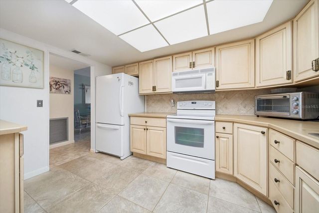5108 BRITTANY DRIVE S 607, St Petersburg, FL 33715