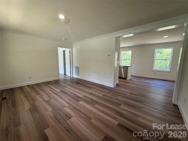 204 Oscelake Way, Hendersonville, NC 28739