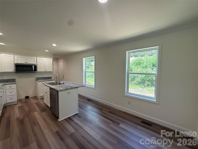 204 Oscelake Way, Hendersonville, NC 28739