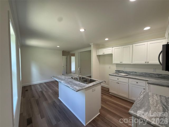 204 Oscelake Way, Hendersonville, NC 28739