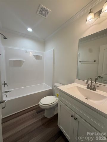 204 Oscelake Way, Hendersonville, NC 28739